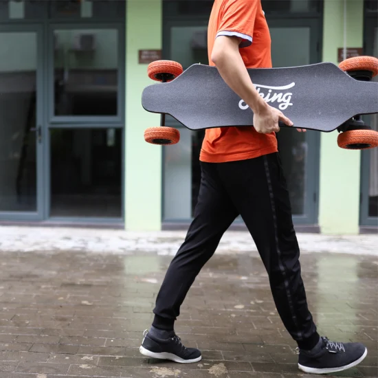 Planche à roulettes électrique avec réglage à 3 vitesses du moteur à distance, charge jusqu'à 265 lb